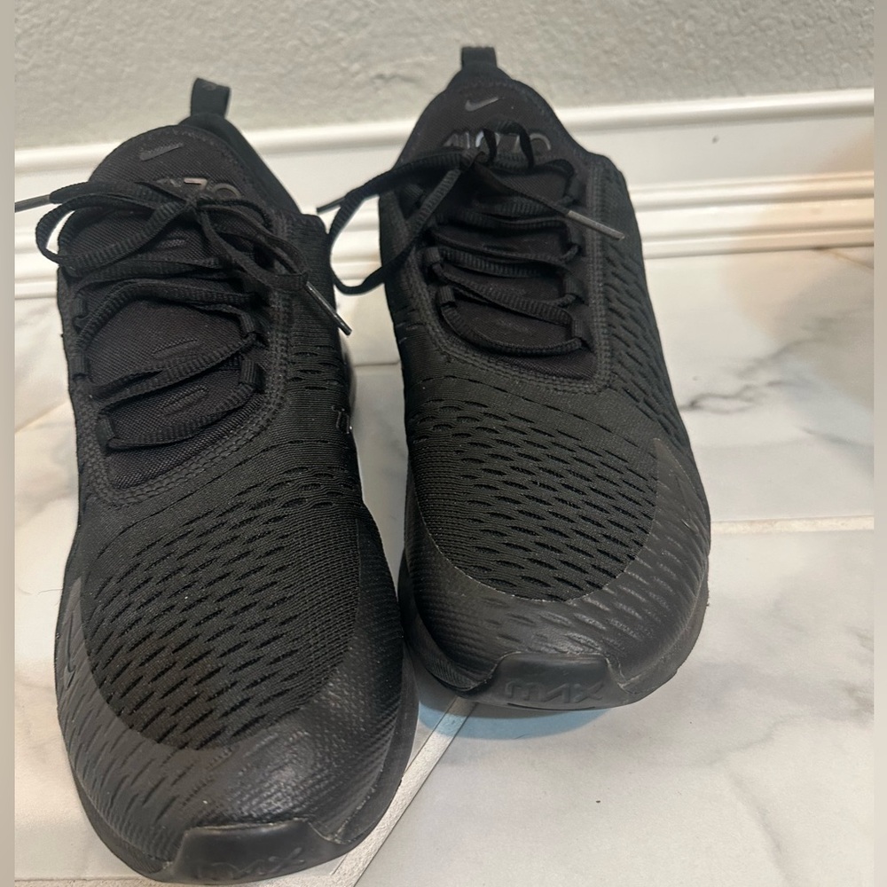 Men’s Nike Air 270s black on black